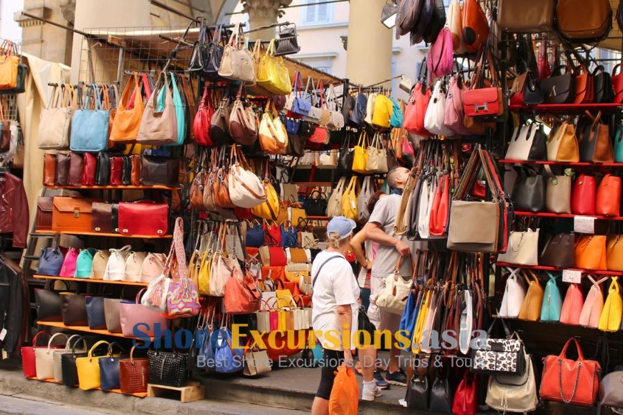 Avoid buying cruise souvenir at port