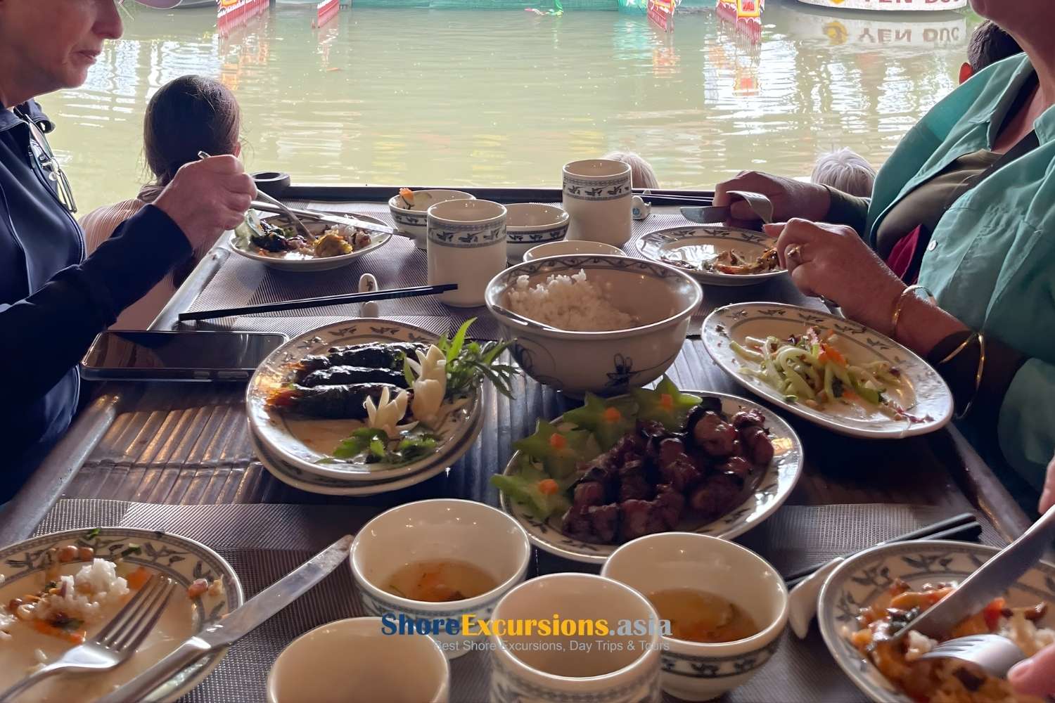 Best Places to Try Halong Local Food