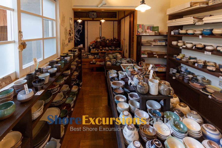 Buy Handcrafted Ceramics as Cruise souvenirs at Japan port