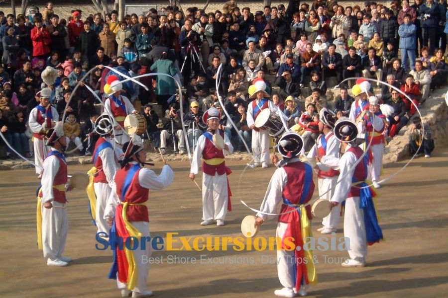 Cultural Performances in Korean folk village Cultural Performances in Korean folk village
