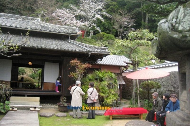 Emukaehonjin Yamashita-ke Motokura on Sasebo shore excursions