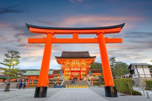 Fushimiinari-Taisha Shrine on Kyoto shore tour