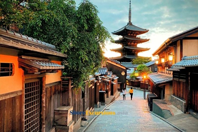 Gion District on Kyoto shore tours