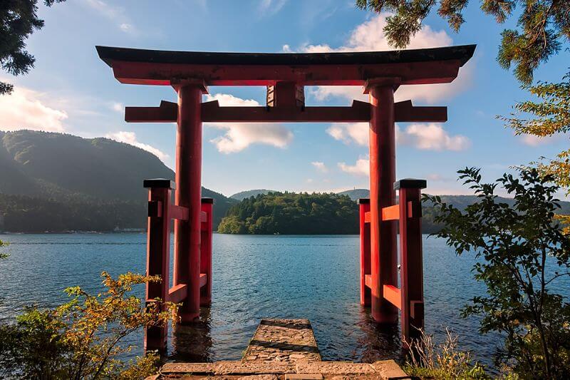 Hakone-Shrine-attractions