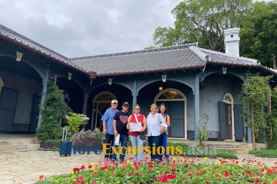 Happy Guests on Volendam cruise shore excursions