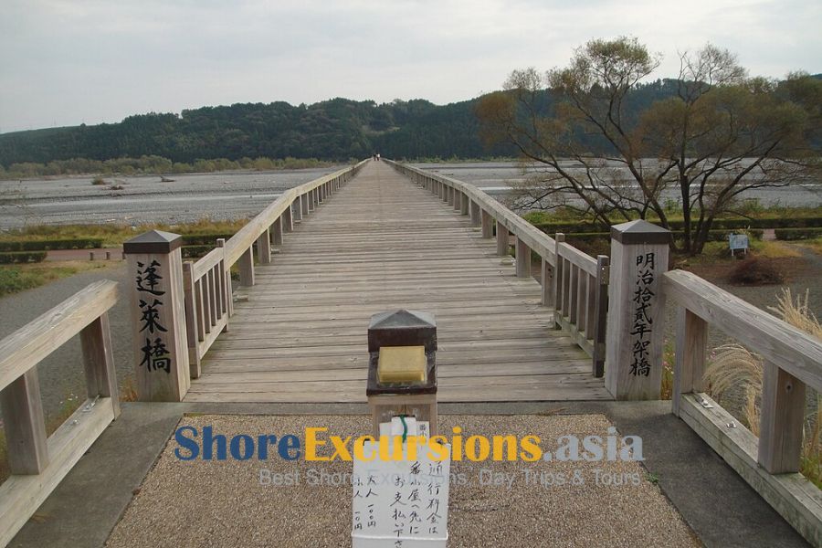 Horai Bridge on Omaezaki Shore Excursions Horai Bridge on Omaezaki Shore Excursions