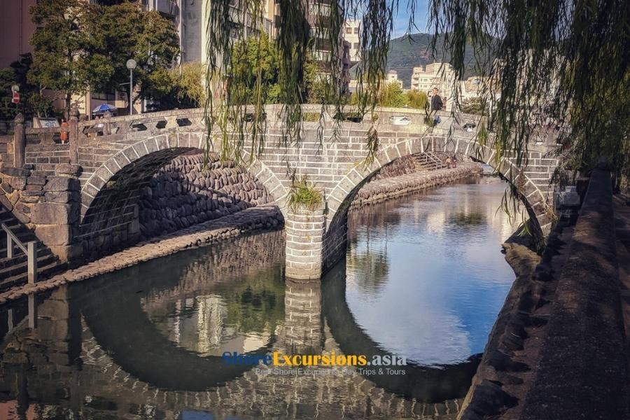 Meganebashi Bridge near Sofukuji Temple