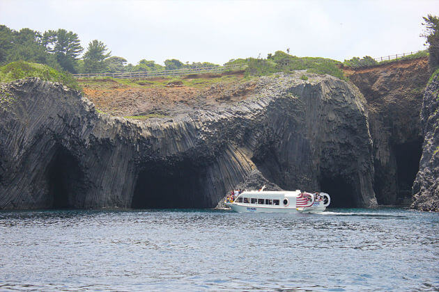 Nanatsugama Caves sightseeing cruise