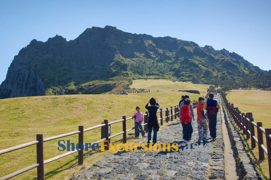 Seongsan Ilchulbong - Jeju island tours Seongsan Ilchulbong - Jeju island tours