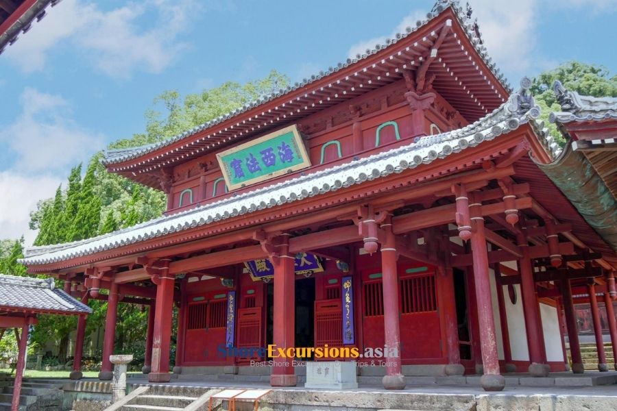 Sofukuji Temple on Nagasaki shore tours