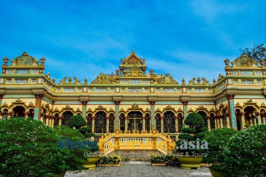 Vinh Trang Pagoda on Mekong Delta shore excursions
