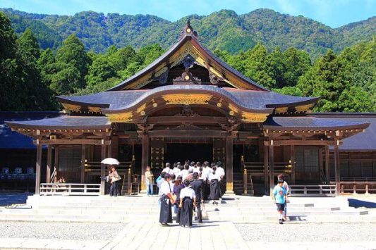 Yahiko Shrine Niigata shore excursions