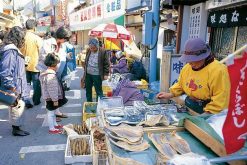 Yobuko morning market